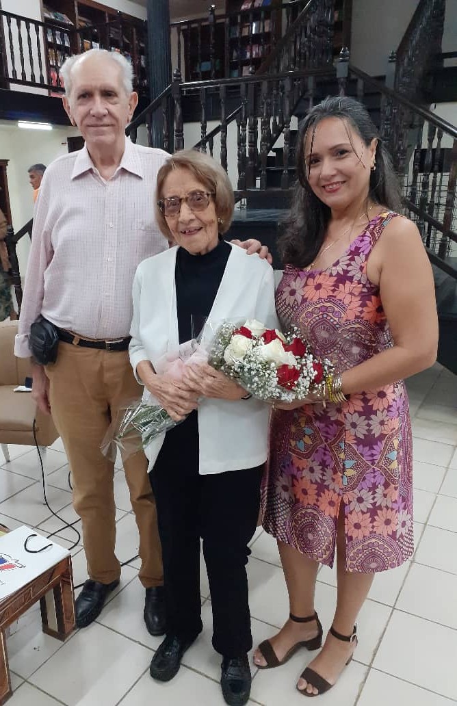 YanelisELC's tweet photo. Hoy Letras Cubanas celebró el cumpleaños de Maria Elena Llana, Premio Nacional de Literatura 2023 con el regocijo de contar con su presencia.
#LeerEsCrecer https://t.co/fN30TWKQj1