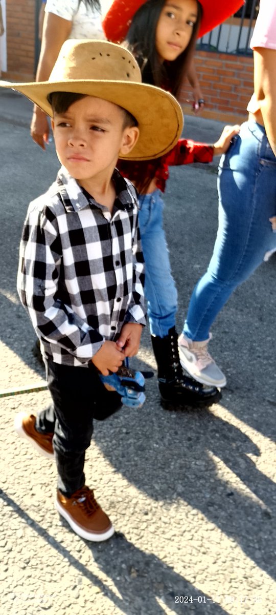 Trabajo con comunidad, desfile ferial en el sector de puente Real
<a href="/_LaAvanzadora/">Yelitze Santaella</a> 
@MPPEDUCACION 
<a href="/Berzabethg1/">Berzabethgandicaoficial</a> 
<a href="/cdce/">Cdce</a>