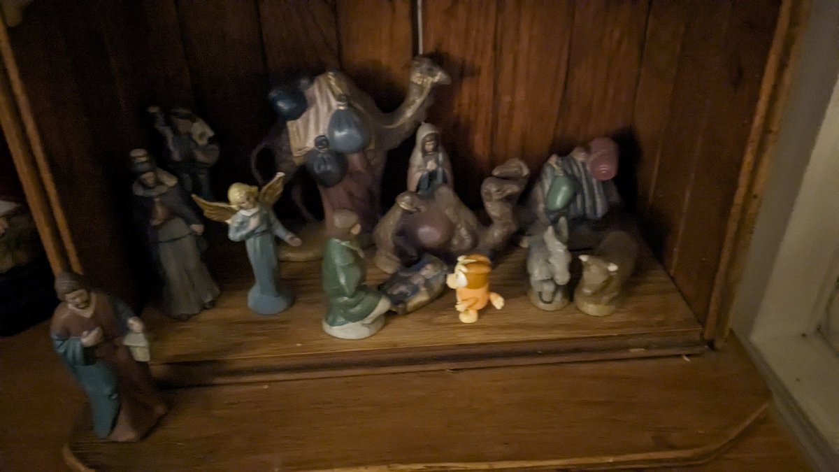 Vulturret's tweet photo. My dad found a toy of that orange guy from Bluey idk his name at work and he decided to put him in our Birth of Jesus figure set https://t.co/czwdt5qHTH