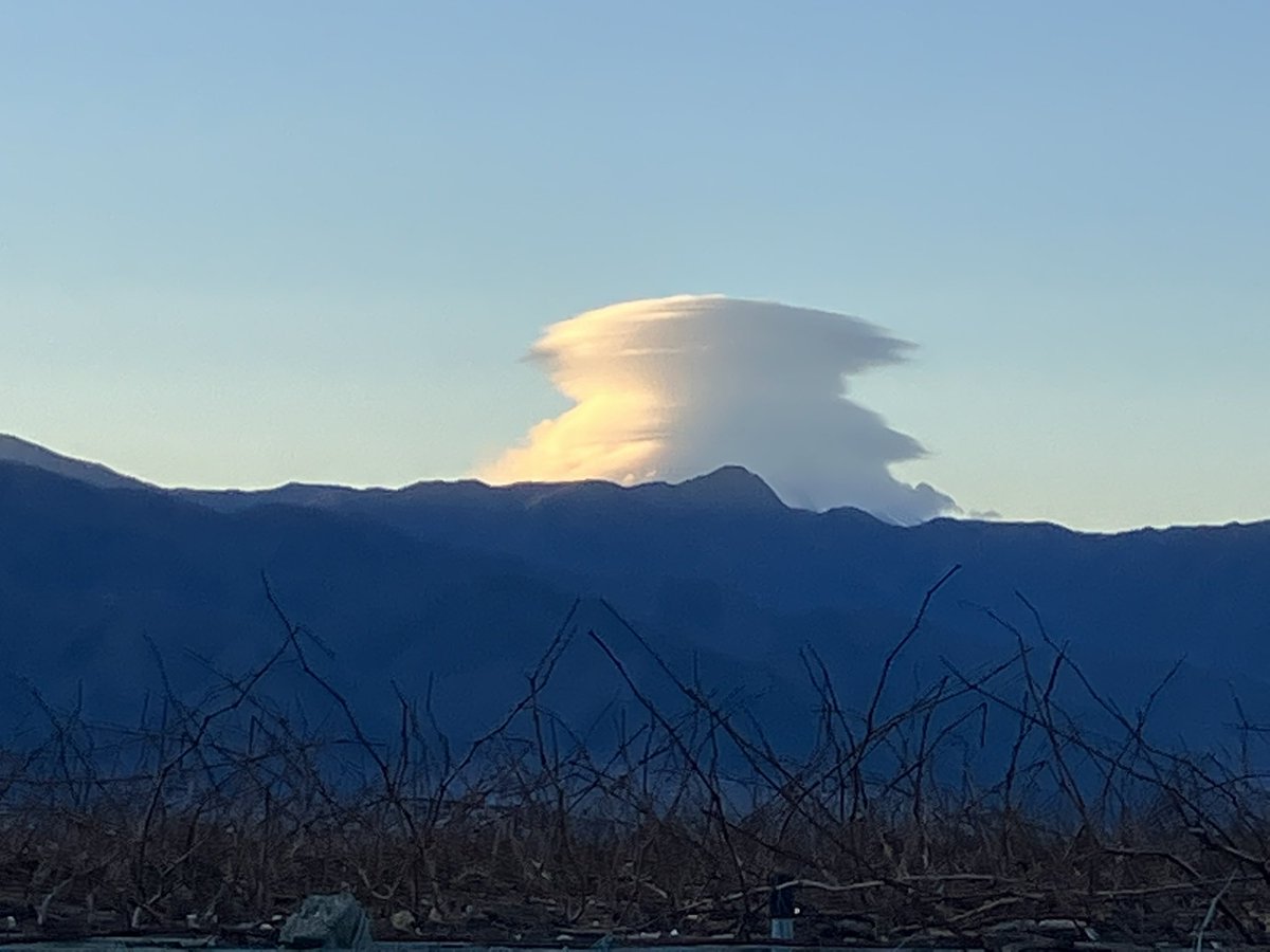 KiWAMI86's tweet photo. 富士山が雲で隠れてた🗻 https://t.co/Y7xxB2pzQ9