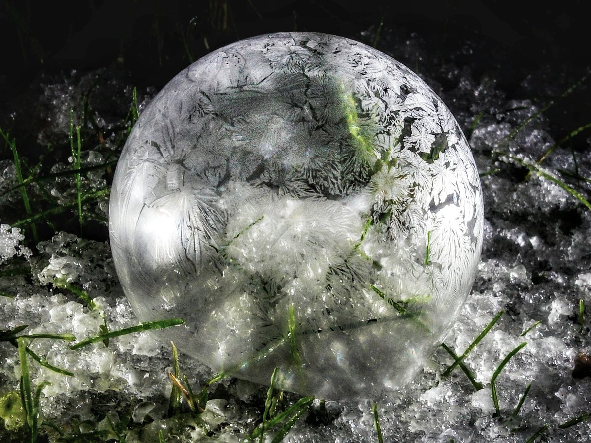 MyGuidedWalks's tweet image. Currently reading -10.2°C in my garden. Perfect night for ice bubbles.
#IceBubble #Freezing #Cold
@BBCWthrWatchers @BBCBreakfast
