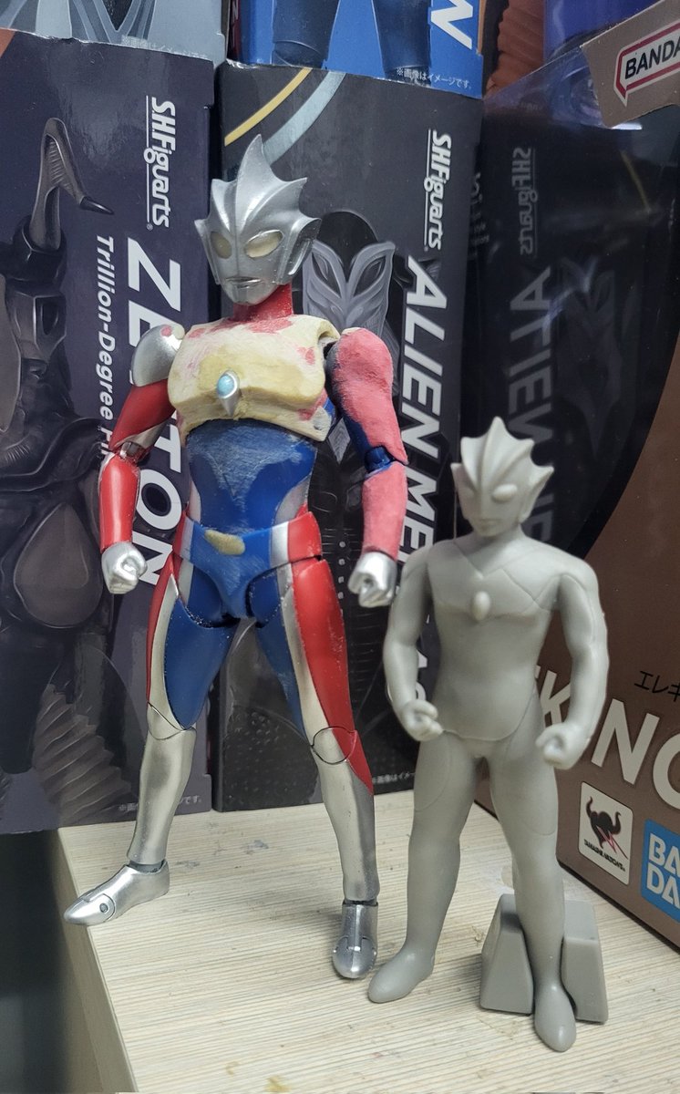 ウルトラマンティガ.光の巨人 レジンキット ウルトラマンティガ 光の巨人像 3体セット : ケーエイチ