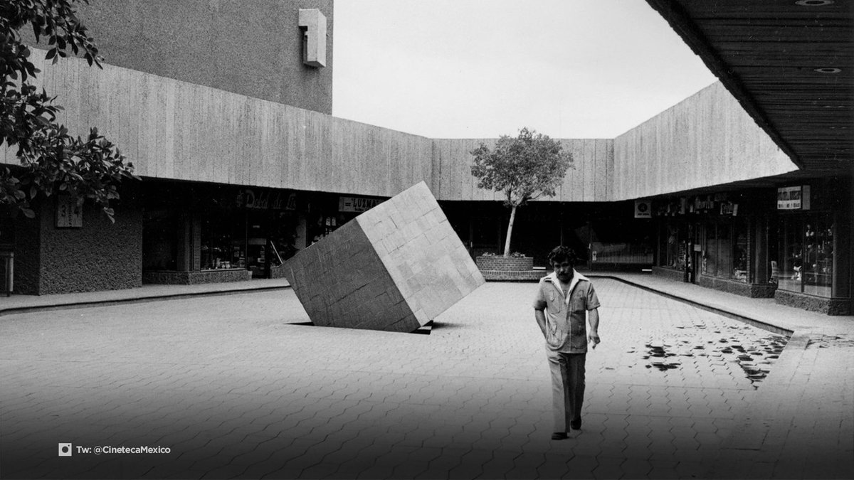 JordanOnofre's tweet photo. ¡Feliz cumpleaños, @CinetecaMexico! 🥳🎞️

Ahora que hago cuentas, te conocí cuando recién cumpliste tu 40 aniversario… qué tiempos.
Larga vida a la GRAN Cineteca Nacional.

Aquí algunas 📸 que van desde 1974 hasta el día de hoy. 

#50AñosConCineteca https://t.co/RA01SzWGm1