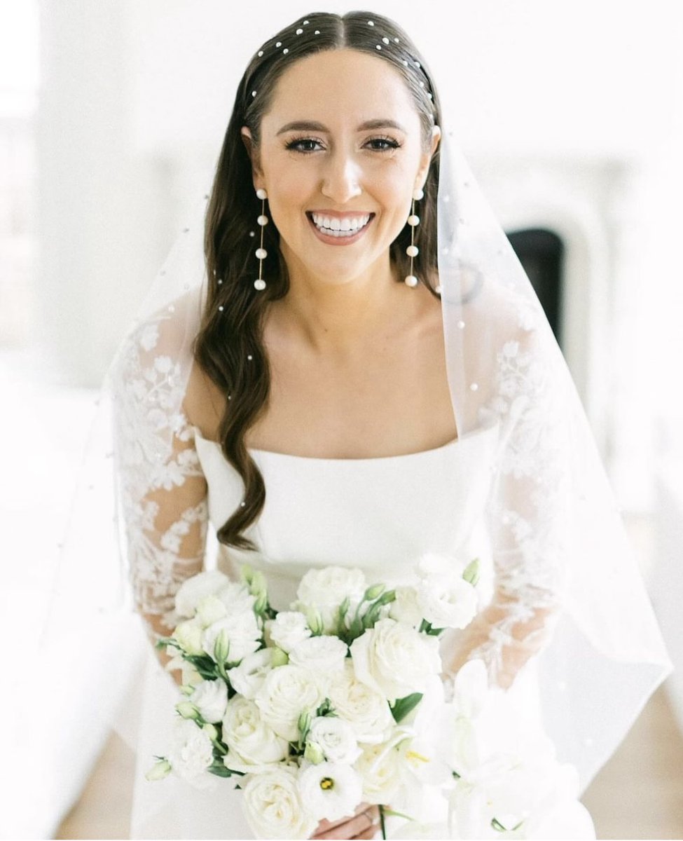 Loving the pearl trend with our sweet & beautiful bride, Kristen ✨👰🏻‍♀️🫧💍

#BrideInspo #EngagementSeason #2024couples #HoustonWeddingVenues #2024brides ##2024BridesofHouston #WeddingsInHouston #HoustonEvents #WeddingDetails #BriscoeManor #BeyondMagical