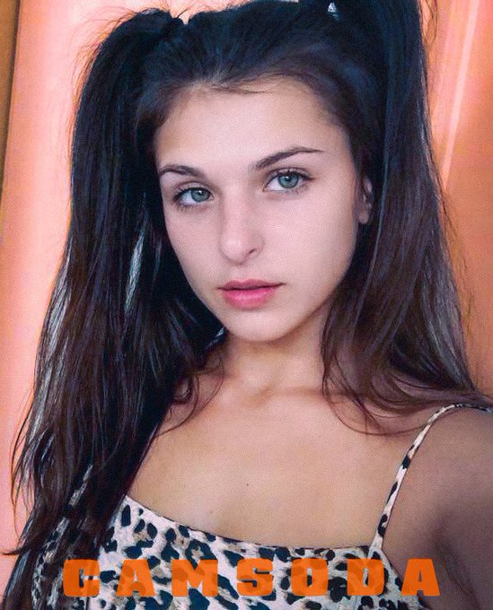 Watch Leah Gotti's leaked NSFW photo on TwXstars