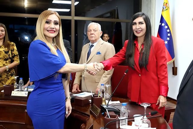 Juramentan a magistrada Caryslia Rodríguez como nueva presidenta del TSJ
goo.su/GxYz