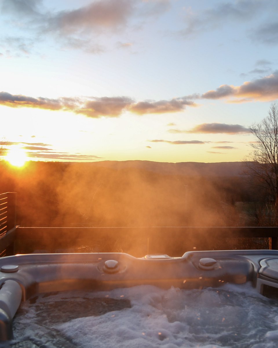 The early bird gets the worm (&amp; by worm, we do mean sunrise views from the hot tub at your dreamy mountain getaway) 🌄

Book your stay at Cherry Hill today for views like this, every day.