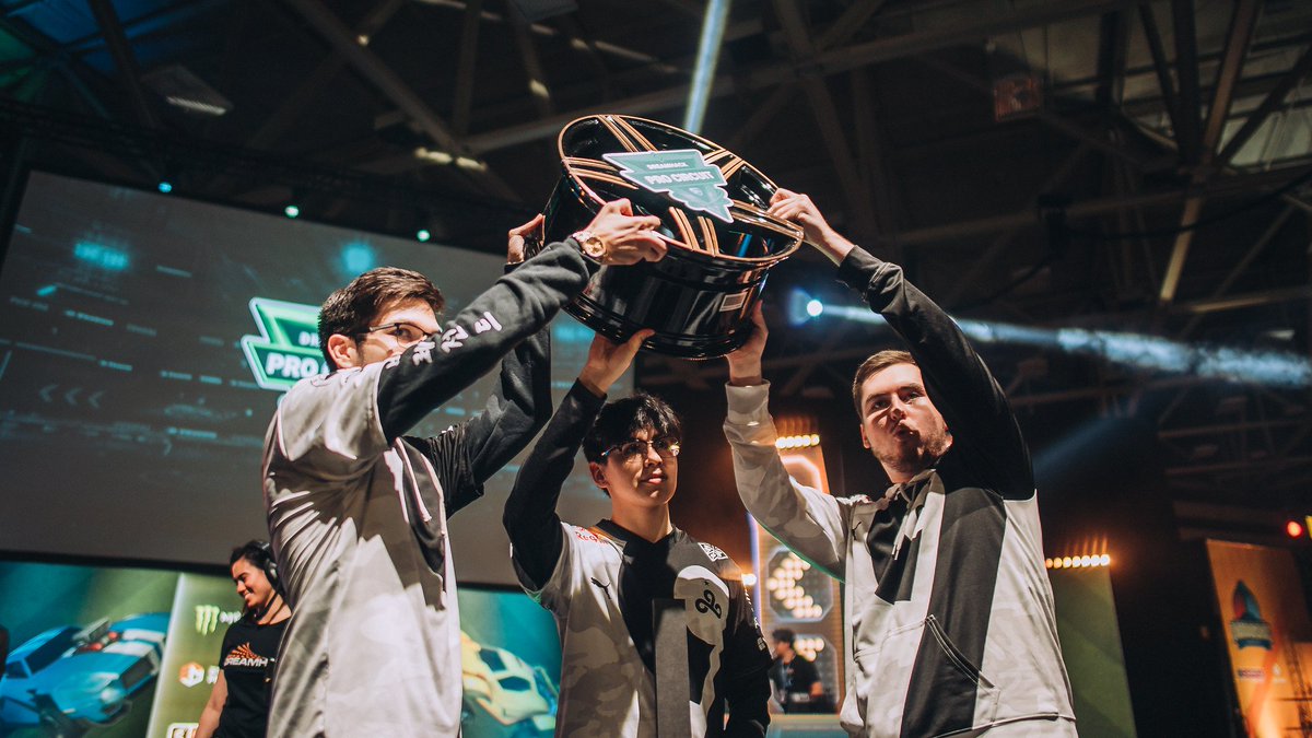 Cloud9's tweet photo. An icon. A legend. A World Champion. One of the best to ever do it.

Thanks for all the amazing accomplishments, memories, and mind-blowing highlights @SquishyMuffinz. We've never been more proud of you. https://t.co/e9DOoMcNlv