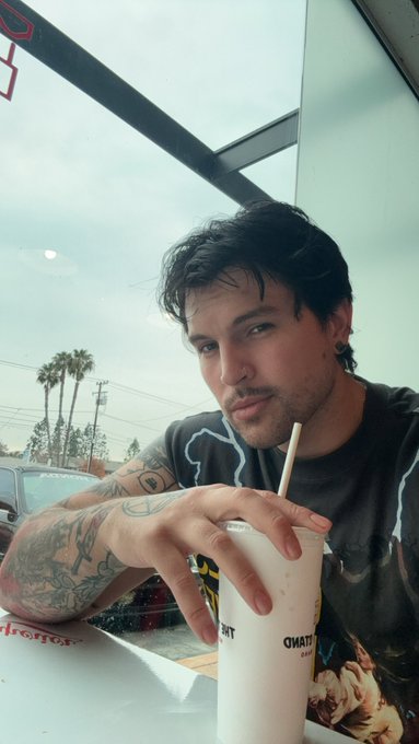 Mustache, ask you a question https://t.co/oPkchM79jw