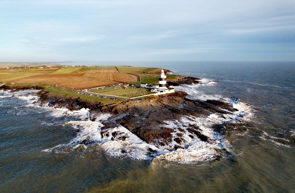 thehurler1's tweet photo. The iconic Hookhead lightHouse #Wexford https://t.co/3J1dpuN01t
