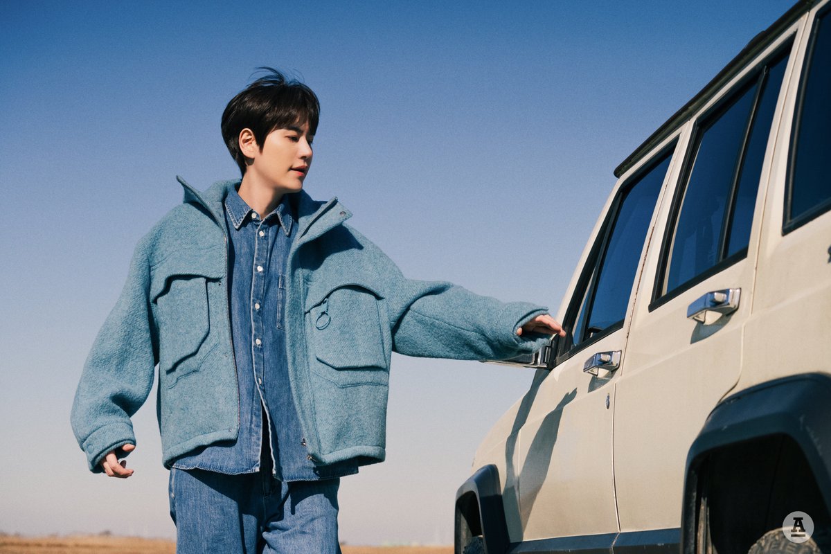 GaemGyu's tweet image. 💛 

기다리신 START Ver. 비하인드 컷 가져왔습니다😘 
더 많은 사진은 지금 위버스에서 확인하세요! 

🔗weverse.io/kyuhyun/media/… 

Check out more photos on Weverse now! 

#규현 #KYUHYUN 
#KYUpiter #Restart #비하인드컷