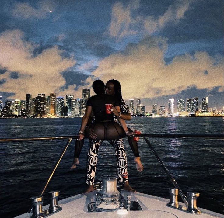 Vibes like this >>>>>>>