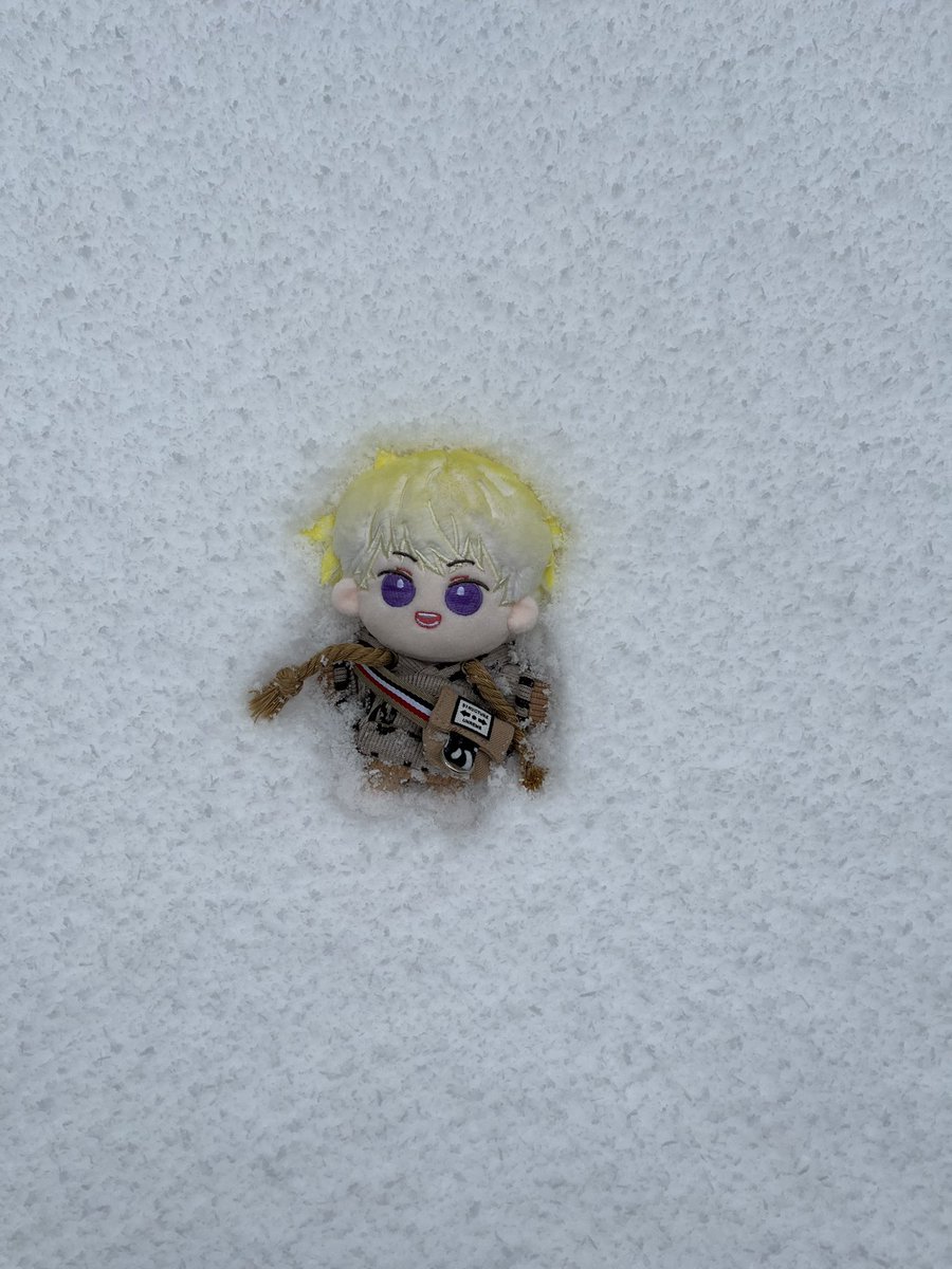 humamamadan's tweet photo. Sani in snow muahahahaha https://t.co/j7lYVStjWp