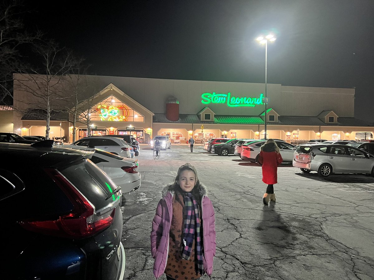 brown_chip's tweet photo. @MattBrown530 @TheClemReport @LargeBarstool @StewLeonards Great trip, and the ice cream on the way out of the door hit the spot https://t.co/CAi5p8nKE9