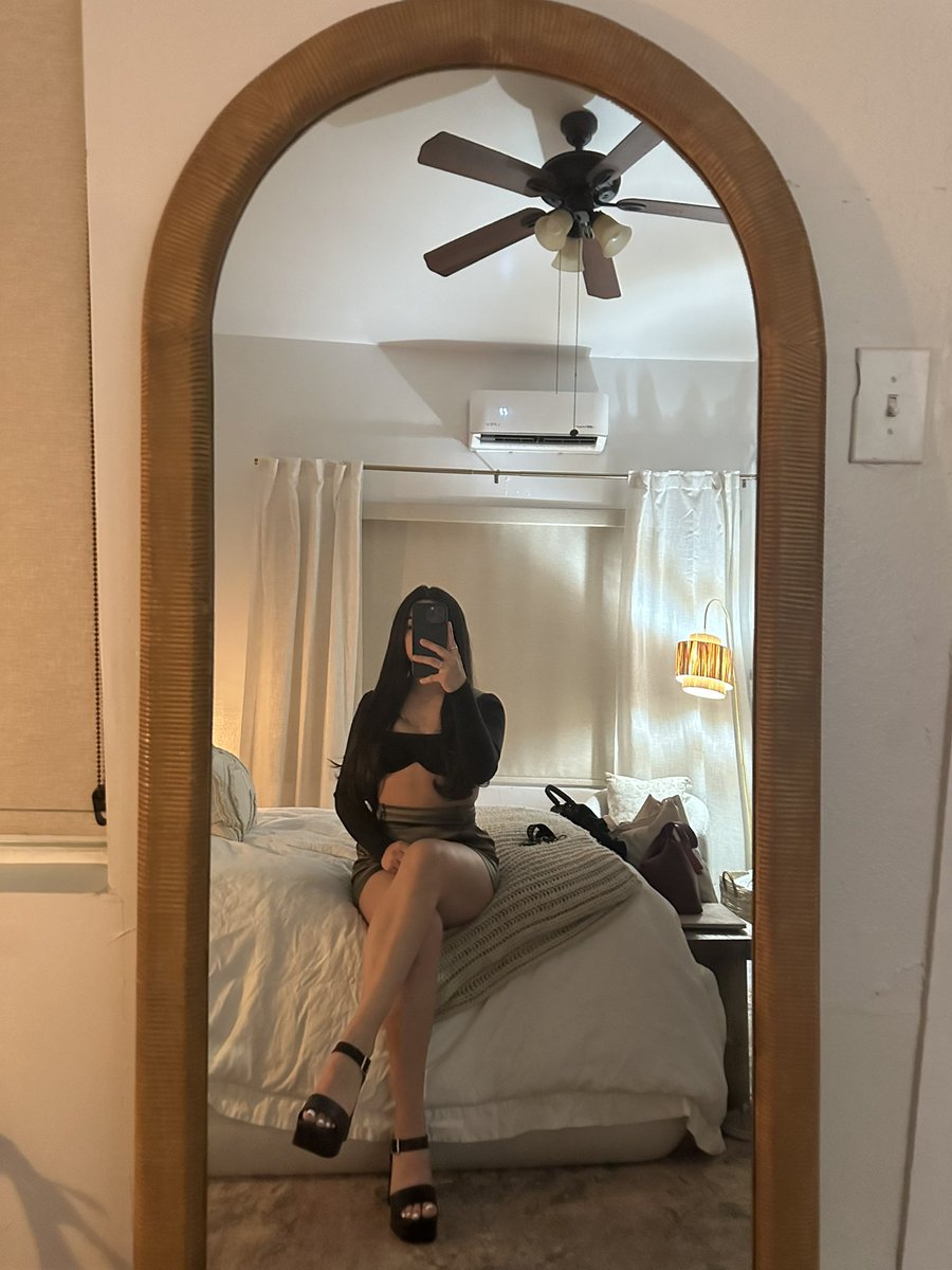 jesicamoralesss's tweet photo. haven’t been here in a while hi 🖤 https://t.co/3NmHor9m3i
