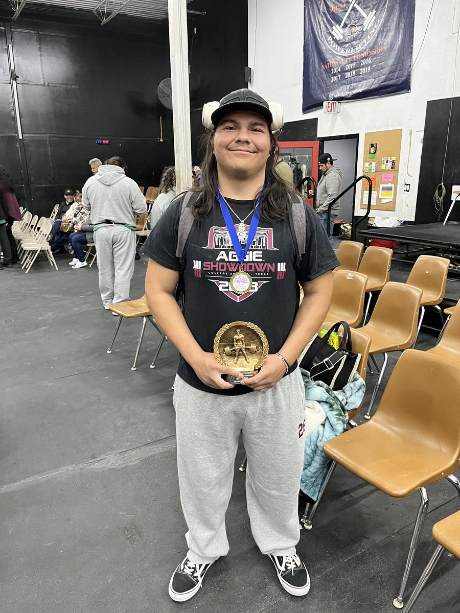 coachmac505's tweet image. ⚒️🐺🥇. First meet of the season = success! TSS Boy lifter of the meet… our very own Anthony Rodriguez. #EAT2gether #moreN24 #ironWOLVES