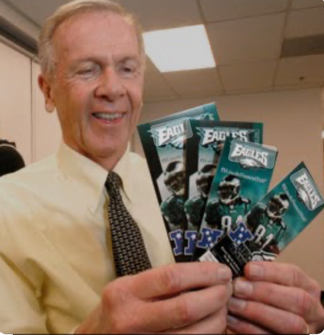 BrianDawkins's tweet photo. Rest in peace, Mr. Leo “Ticket Man” Carlin. I’ll forever remember that smile, your sense of humor, &amp; your easygoing style/temperament!! #RIPLeo 🙏🏽 https://t.co/54CXzkUuRb