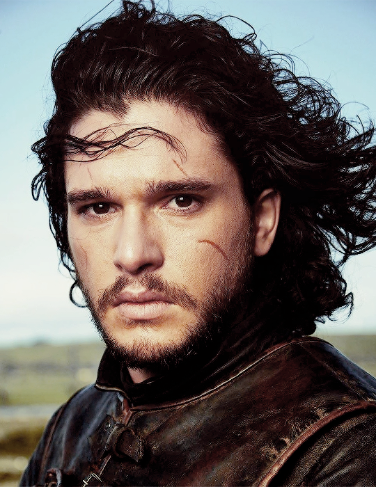 Thrones_Facts's tweet photo. The night before he auditioned as Jon Snow in #GameOfThrones, Kit Harington was at a McDonald's when a man started talking smack to his GF. He squared up with the guy and ended up getting his ass kicked along with a black eye. Kit thinks the black eye helped him land the role https://t.co/z1l5FpYHY0