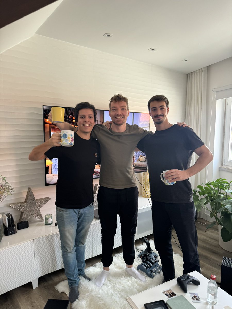 levelsio's tweet photo. Met Portuguese indiehackers @afonsolfm @vascoabm today

They're at $20K+ MRR now with Journalist AI (see their bio)

I moved to their 🇵🇹 land so it's nice to see people from my scene actually being Portuguese now too

I wanted to make them 🥩 steak but Afonso is a 🐟 pescetarian (can you believe it?) so we had fish

Then we walked around the beach

And I even got them to 🏋️‍♀️ deadlift w/ @andreyazimov and @rameerez 

They're weirdly normal as in, they're socially adjusted, friendly and polite, like a new generation of indiehackers/nomads 

The previous generation of indiehackers/nomads (including me) everyone was a bit maladjusted and weirdo and we obviously escaped our country cause we didn't fit in

These guys function properly though, it's fun to see. Just healthy nice non-traumatized people hyperfocused at growing their business and becoming successful