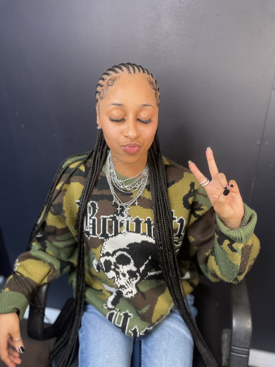 Thebiggest_Ken's tweet photo. Small Extended straight backs on the sis 💫🌸💕
#ncbraider #ncbraids #wilmingtonnc #ncstylist #hairinspo #neatbraids #neatbraider #neatbraidstyles #feedinbraids #shorthairstyle #protectivestyles #grip #knotlessbraids #knotlessboxbraids #stitchbraids #stitchbraidsnc https://t.co/DTH0kyqPQx