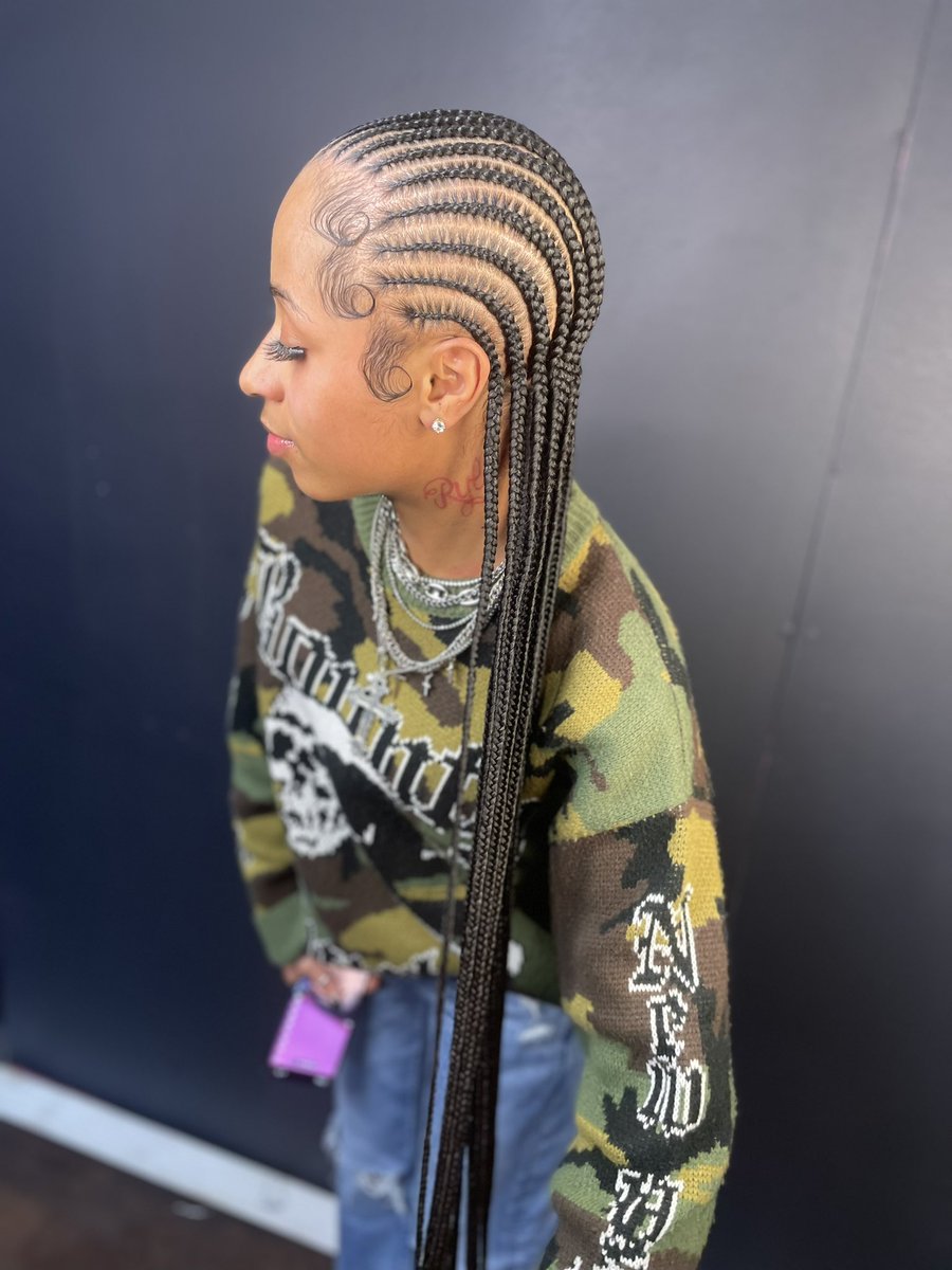 Thebiggest_Ken's tweet photo. Small Extended straight backs on the sis 💫🌸💕
#ncbraider #ncbraids #wilmingtonnc #ncstylist #hairinspo #neatbraids #neatbraider #neatbraidstyles #feedinbraids #shorthairstyle #protectivestyles #grip #knotlessbraids #knotlessboxbraids #stitchbraids #stitchbraidsnc https://t.co/DTH0kyqPQx