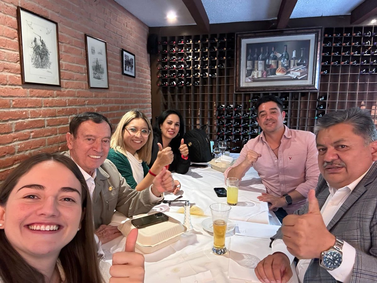 SilviaSanBarr's tweet photo. Felicidades Diputado Jhonatan Colmenares por haber sido elegido por unanimidad como nuevo vicecoordinador del @gp_pricdmx 
@jhoncolre 
Estoy segura que tus buenos oficios servirán para fortalecer nuestro grupo parlamentario en el @Congreso_CdMex 🇲🇽 https://t.co/jtnQG7SPyc