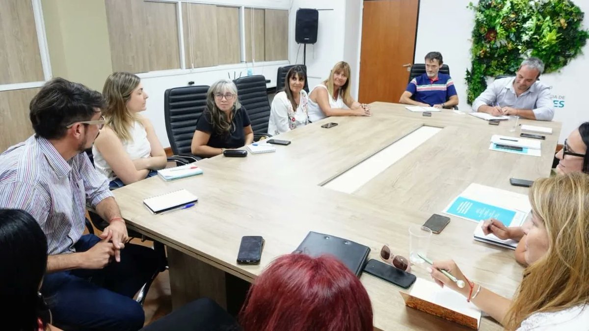 UrmanGerman's tweet photo. Hoy no reunimos con autoridades de Niñez y Adolesencia de @LaPlataMLP 

Nos encontramos con el secretario de Desarrollo de la Comunidad @nicocarvalholp y el equipo de Niñez y Adolescencia local para fortalecer la articulación y comenzar a trazar una agenda de trabajo común. https://t.co/jqixUPddNT