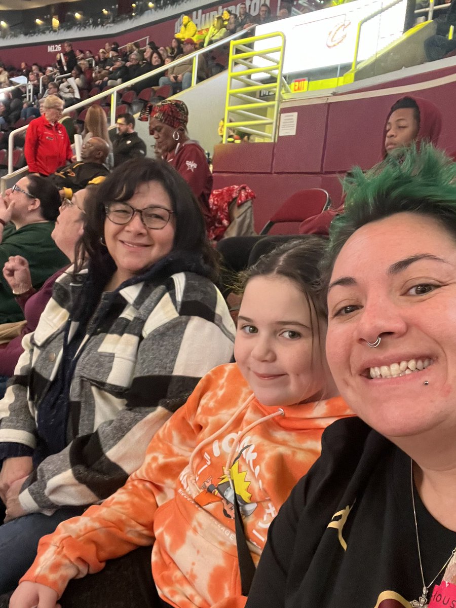 ayerdon185's tweet photo. Mom’s first Cavs game! #letemknow https://t.co/nwt6lvRISi