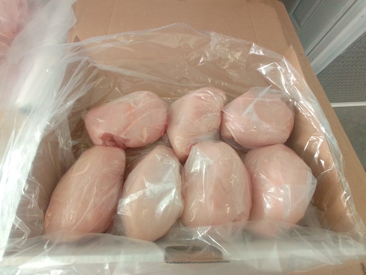 ColonyMeats's tweet photo. Chicken Breast in boxes.... 💫💫✨ SALE✨💫💫 $1.00 a pound off while supply lasts!! https://t.co/G34k7wLCqq