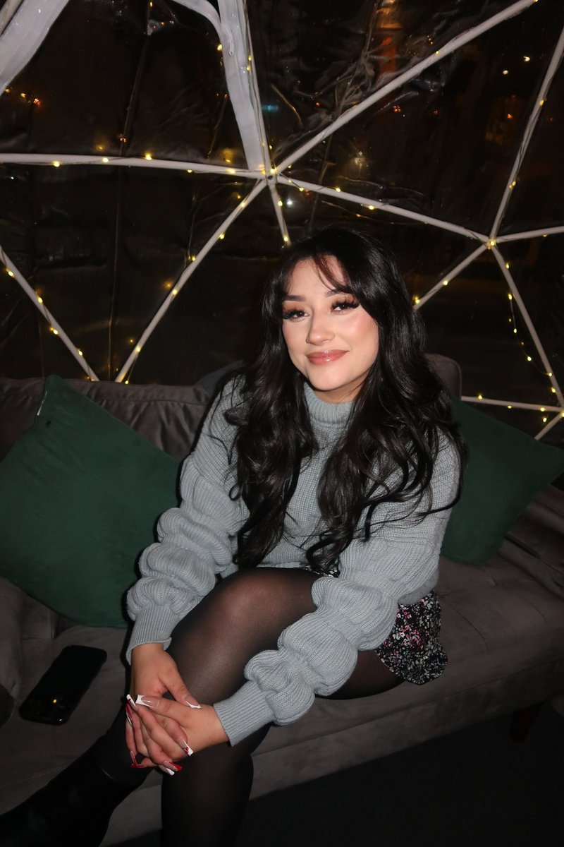 cassassochoaa's tweet photo. Just a pretty girl in a bubble🫧 https://t.co/g3ahnf8Upa