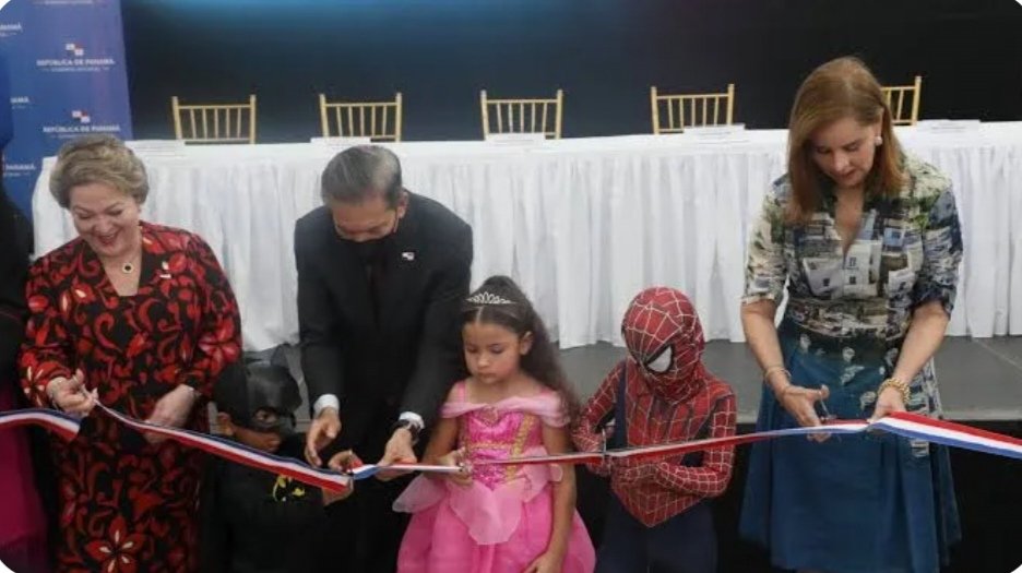 Magistrada d la Corte Suprema inaugurando "Ciudad d la Salud" Ridiculos