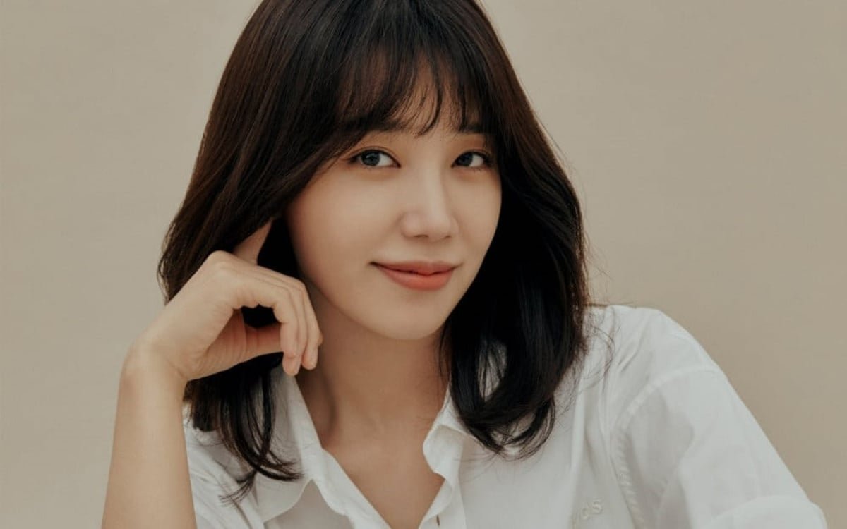 kchartsmaster's tweet photo. The Seoul Central District Court has sentenced a 59 year old woman for stalking Apink member Jung Eunji since 2020.

She was ordered to pay a fine of 100,000 won, undergo probation for 2 years, perform 120 hours of community service, and take 40 hours of stalking crime recidivism prevention classes.

https://t.co/awR1p0QYRA