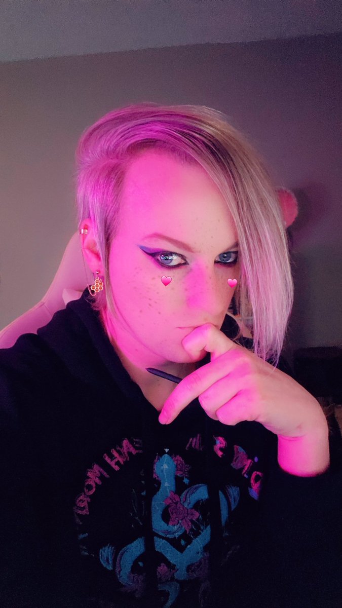 Eyo the #Furry #Femboy Fireteam is back at it again with more #ApexLegends!

Twitch.tv/thegrinninggam… 

#gay #lgbt #stream #streamer #femboystreamer #furrystreamer #twitch
