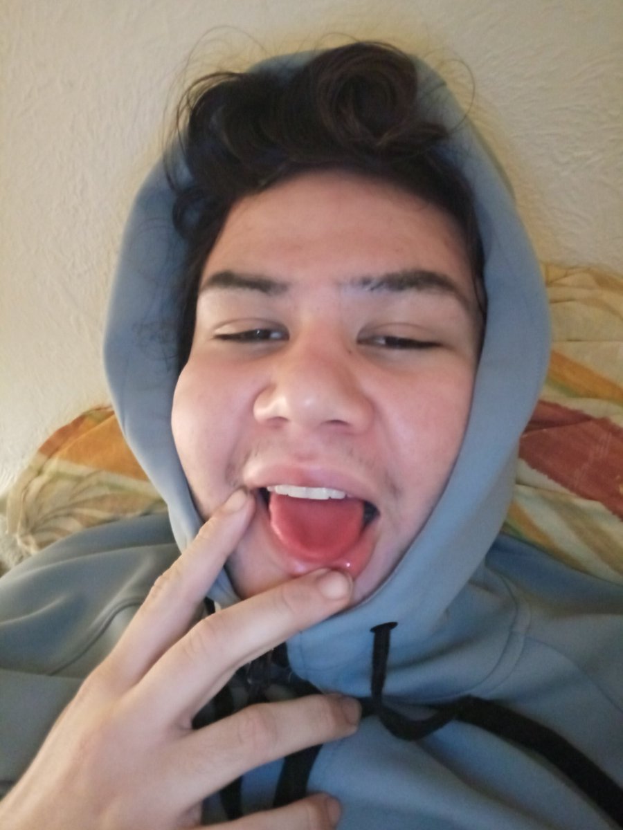 angus653000's tweet photo. @gayturnedstr8 @GoingStr8 I'll let y'all know if I'm lucky! She can tell I'm flirting from the vid chat.  Be so freaking amazing especially if I'm able to video it for y'all! I wanna be an ex gay pornstar lol https://t.co/XXqwhriHHg