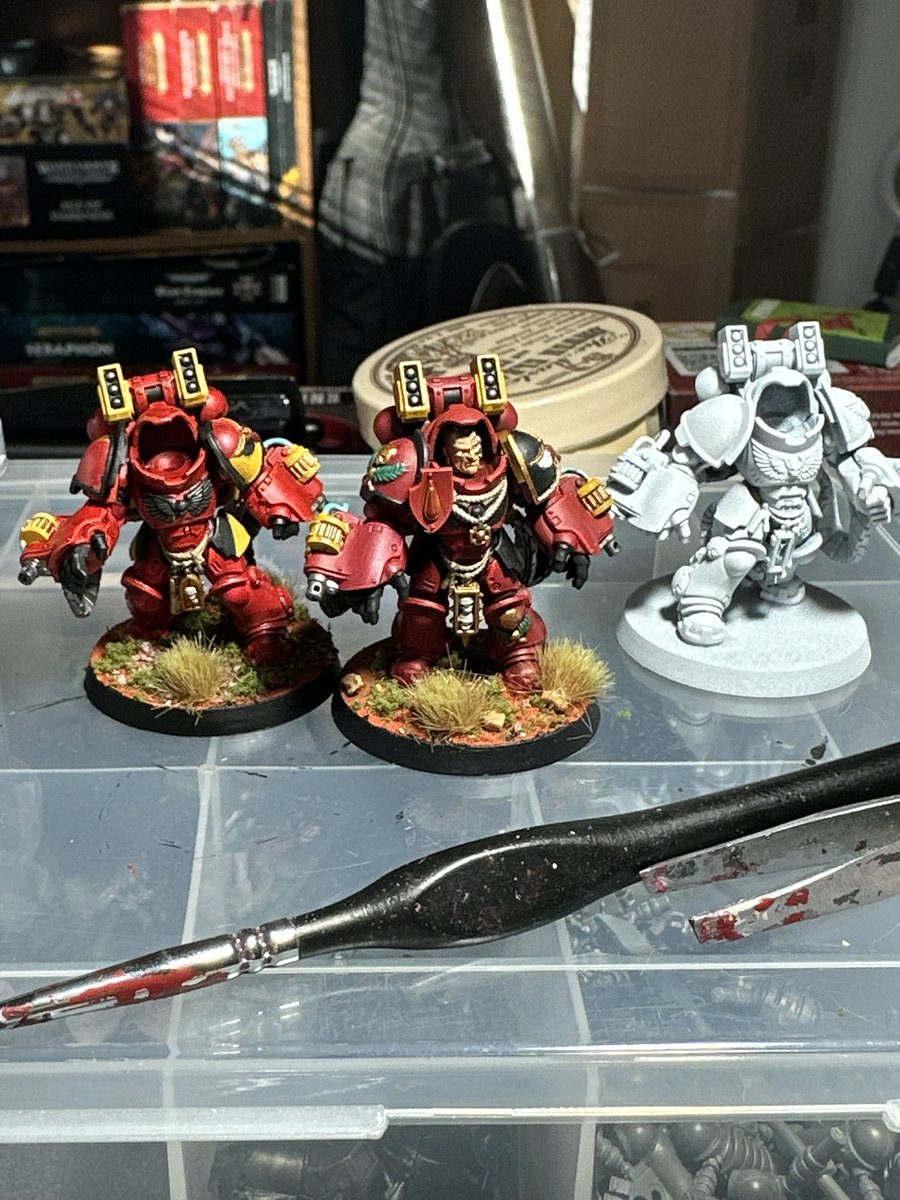 CoryRay34's tweet photo. @warhammer Just finished this 5 man squad of heavy shooty-boys and now on to some similarly chonky Agggressors #WarhammerCommunity #BloodAngels https://t.co/UoKikahHfa