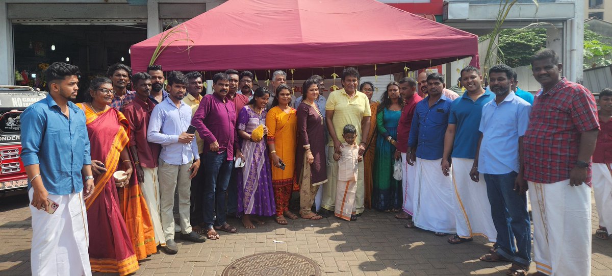 ManoGanesan's tweet image. Milk is pouring out.. at annual GalleRoad side Party #Pongal Fest in #Wellawatta. Generally, the #SunGod worshipping #Thai_Pongal has come and gone until next January,  the Month of Thai. Literally, it's said, month of Thai  comes with a "Way-Out- Solution". (#தை #பிறந்தால் #வழி