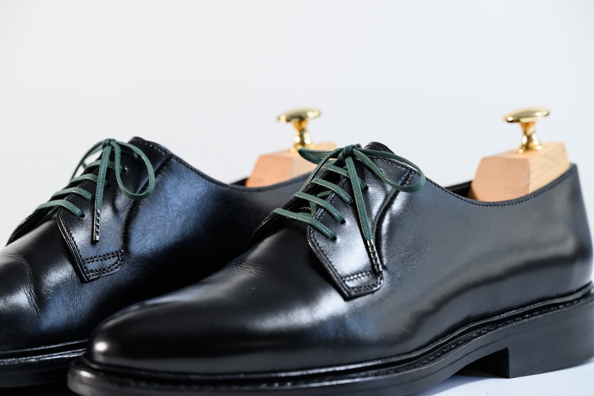 “1発で揃える”パラレルの通し方
.
.
.
今回は革靴のデザインで最も多い、5つ穴のヒモを1発で揃える、パラレルの通し方をお伝えしていきます！

▶▶▶m-mowbray.com/blog/20230118-…