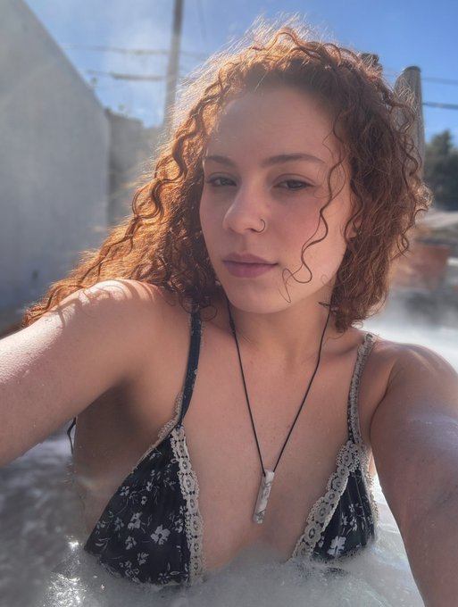 It&rsquo;s chilly out. Join me in the hot tub? https://t.co/Q0XaZMMTKc