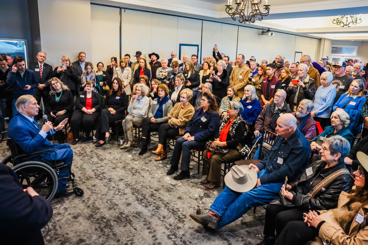 GregAbbott_TX's tweet photo. Thank you, Brookshire!

Another great campaign stop today with Rep. @StanKitzmanTX.

Proud to support Stan’s re-election campaign for House District 85. https://t.co/oGgBOyzBeb