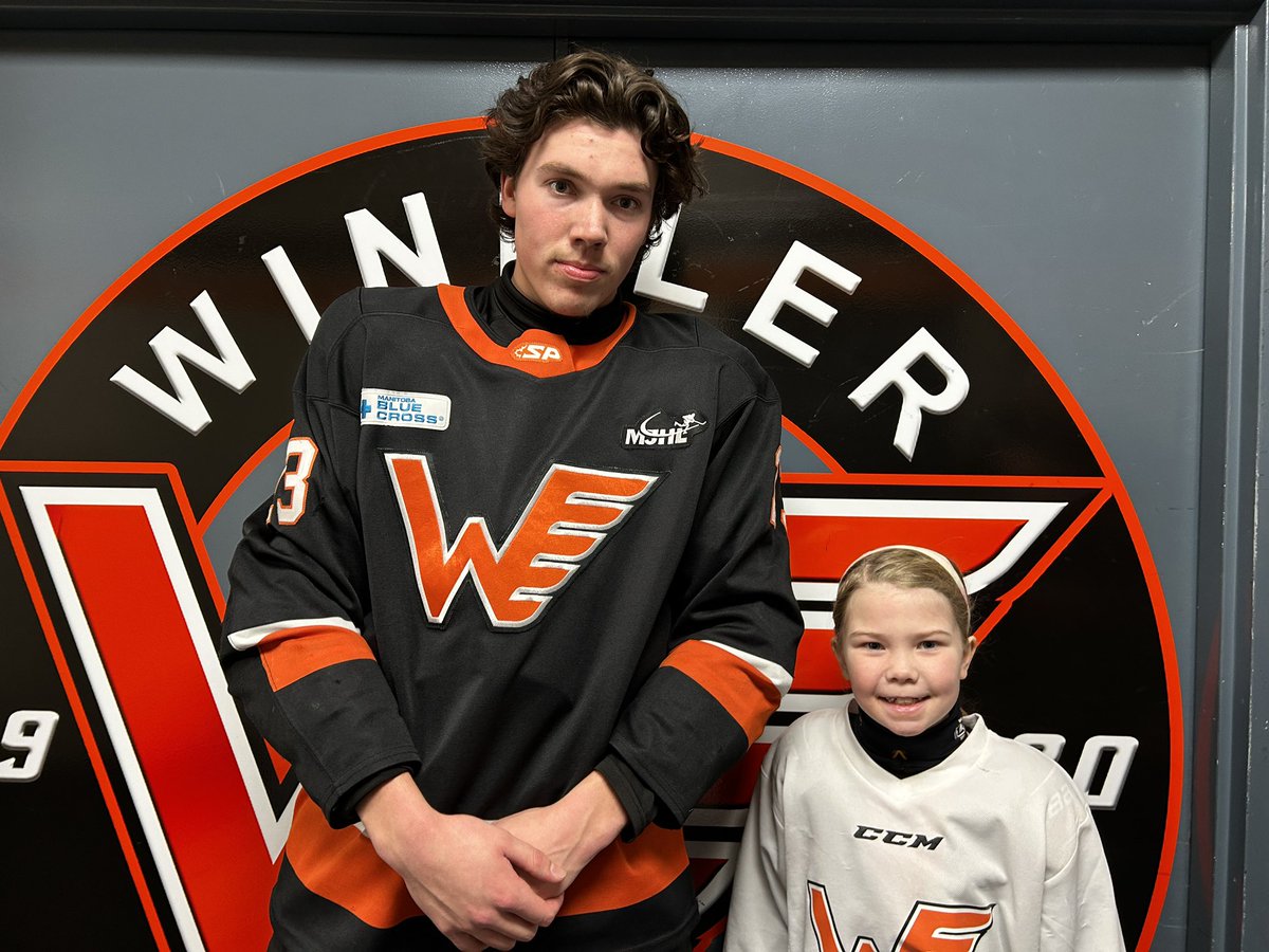 winklerflyers's tweet photo. Tonight’s @mazergroup 7th skater is Isla Suderman! Isla plays U9 for Winkler Minor Hockey and wanted a picture with her favourite Flyer Dalton Andrew! #ThrottleUp #FightForGordie https://t.co/QWkUxTXKCL