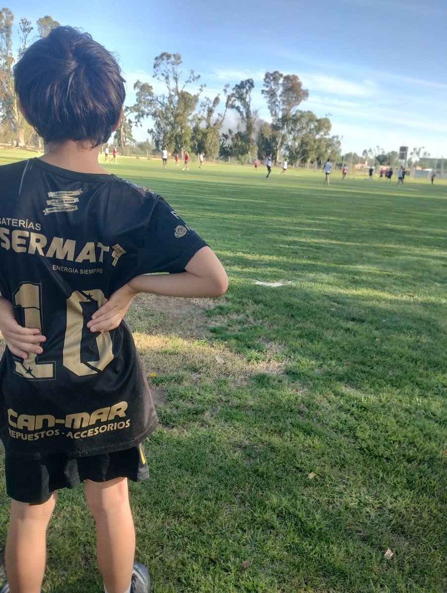 Viendo el entrenamiento 
plantel 2024 . 
Hay equipo 💛🖤👊. 

No digo nada , solo que hay equipo 🖤💛