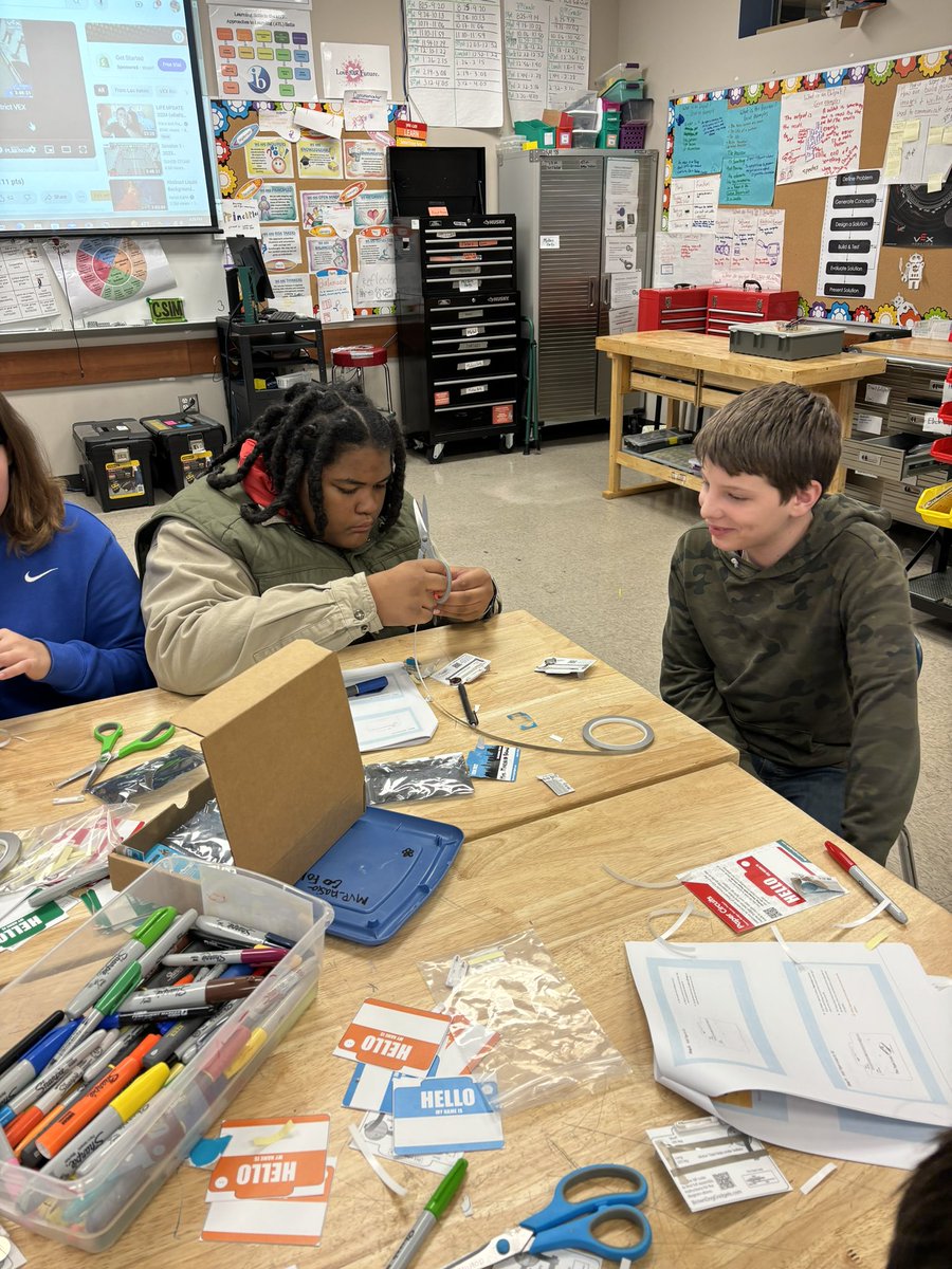maribet38058796's tweet photo. So much laughter this afternoon in robotics club!! We got to know each other while making super cool name tags!! #TisdStem @TempleISD @TravisTISD @BrownDogGadgets https://t.co/of7FBmSPBW