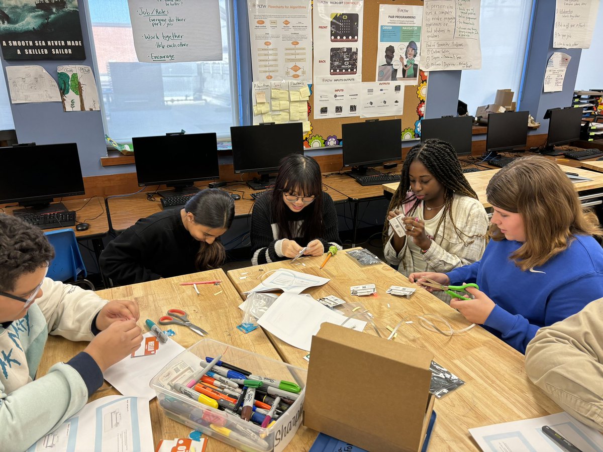 maribet38058796's tweet photo. So much laughter this afternoon in robotics club!! We got to know each other while making super cool name tags!! #TisdStem @TempleISD @TravisTISD @BrownDogGadgets https://t.co/of7FBmSPBW