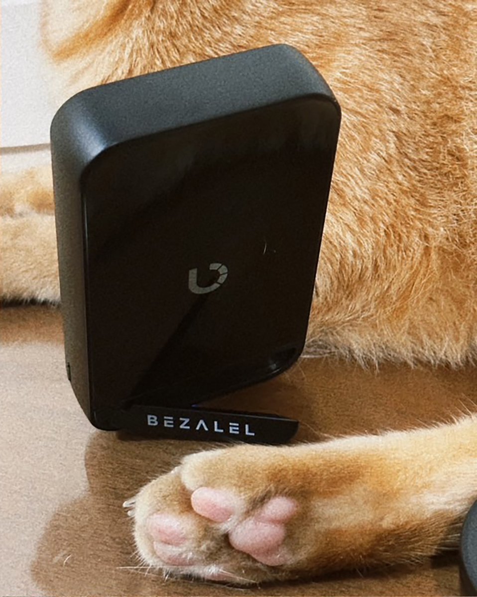 Experience the perfect pet-friendly charger. Keep your furry friends close while effortlessly charging your devices.🐈🔋
#catlovers #pets #petfriendly #daily #charger #wirelesscharger #technology #preludex #magsafe