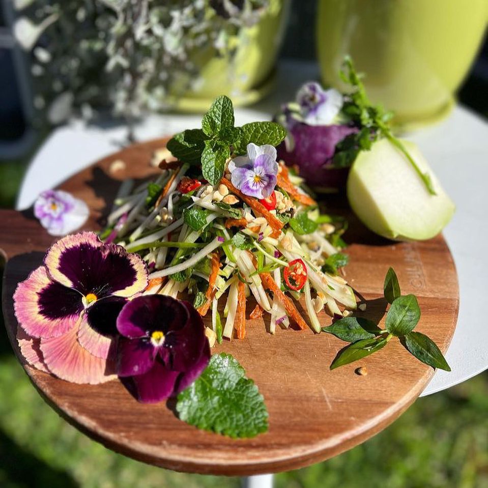 Survival_Seeds_'s tweet photo. IG @ lindous_secret_garden is an incredible gardener, a phenomenal chef and a talented photographer. 

Here are some of her culinary creations using some Edible Flowers grown from Survival Seeds 🌸👏💚 https://t.co/SLDfP27n84
