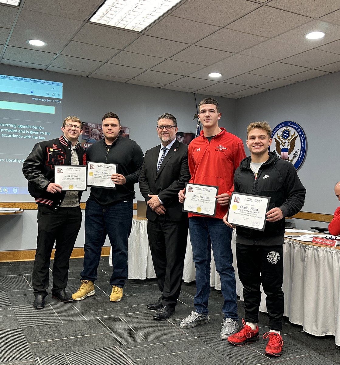 mcperry705's tweet photo. 🏈⚽️🏀 Whether it's the power of football, the precision of golf, or the teamwork in girls volleyball, let's cheer for all athletes breaking barriers and inspiring us on and off the field! 🙌🎉 #SportsRecognition #EFProud https://t.co/ANbLH3ZJwa