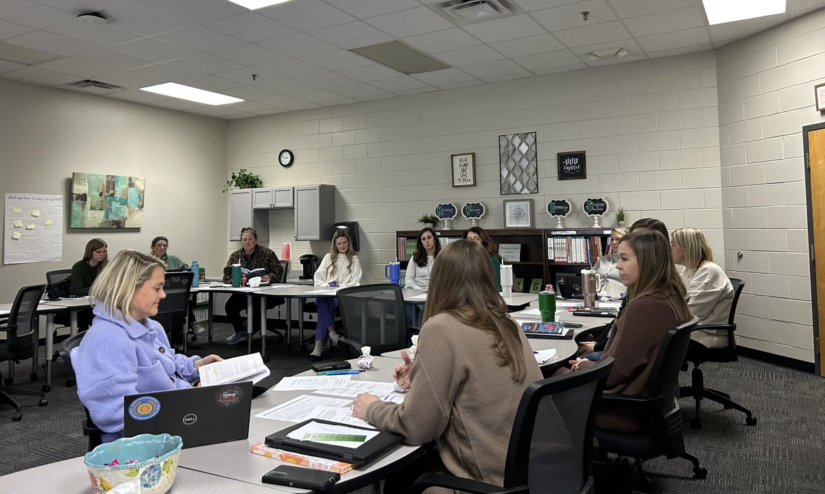 MVESGainesville's tweet photo. Thanks Mrs. Goebel and @smith1st for facilitating this month’s curiosity circle with our leadership team #BeTheFilter #feedback 👏💚🧭 #WhatGreatTeachersDoDifferently @Hall_Schools @ToddWhitaker https://t.co/QXD2wP8WYe