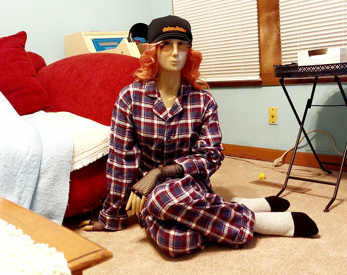 niceguyochoada's tweet photo. Quinn staying cozy.

#mannequin #stayingcozy #pajamas #thuglife https://t.co/fiyLJxtoYa