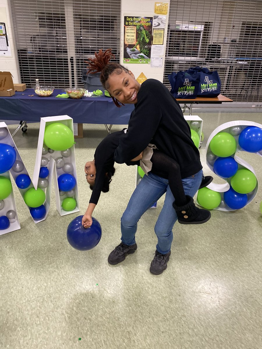 Kenidi Johnson tweet media