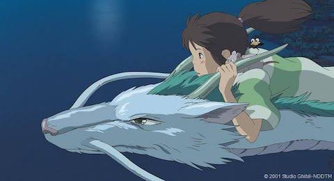 ハク様をイメージした龍を編みました！

これは高校時代からの友達にプレゼントします！

急いで撮ったので、とんでもない背景になりました😭(パソコンスタンドとノート)

#編み物 
 #編み物_鎖 
 #編み物好きさんと繋がりたい 
 #ハンドメイド好きさんと繋がりたい